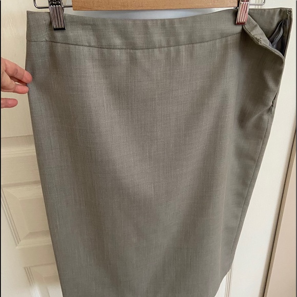 Jones New York Dresses & Skirts - Classic grey lined pencil skirt